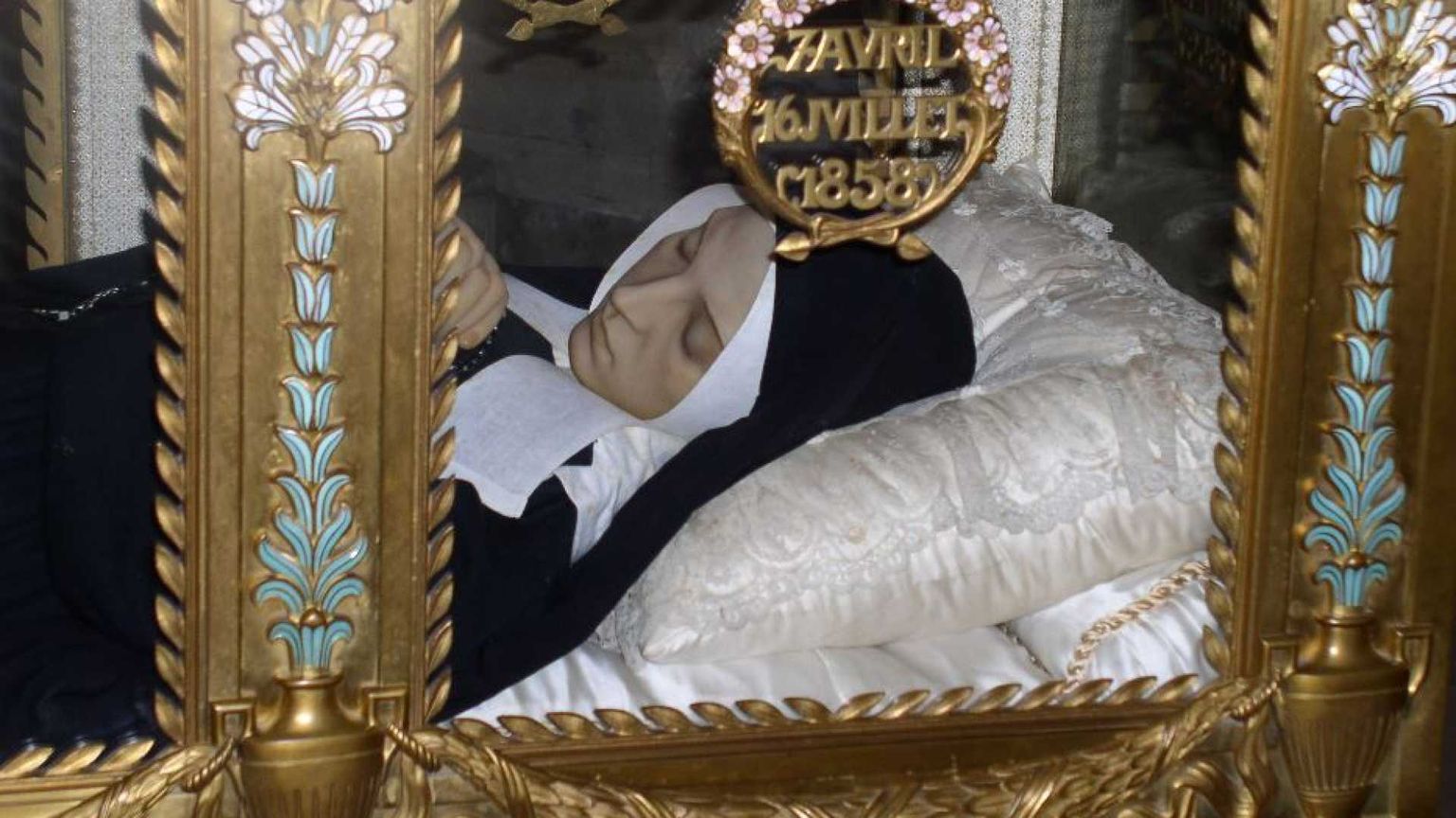 Chiese, ospedali, carceri: come funziona la “peregrinatio” di Santa Bernadette