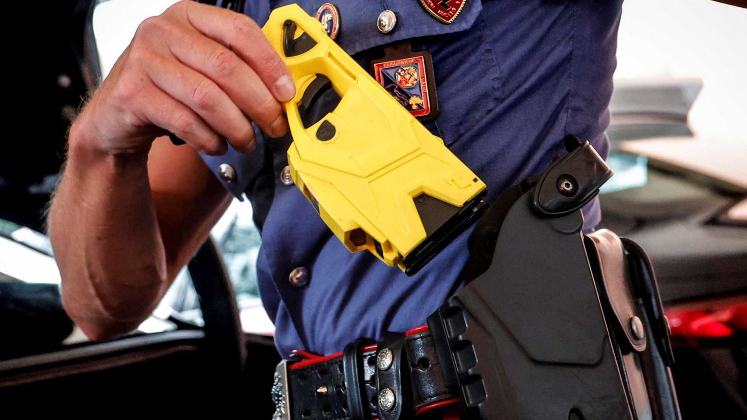 Per la terza volta in un mese un uomo colpito col taser dalla Polizia è morto