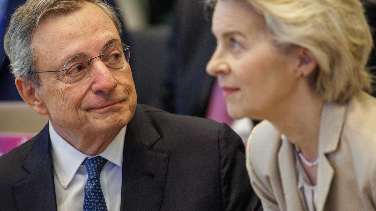 Draghi scuote l'Europa: basta tabù, ora azioni straordinarie