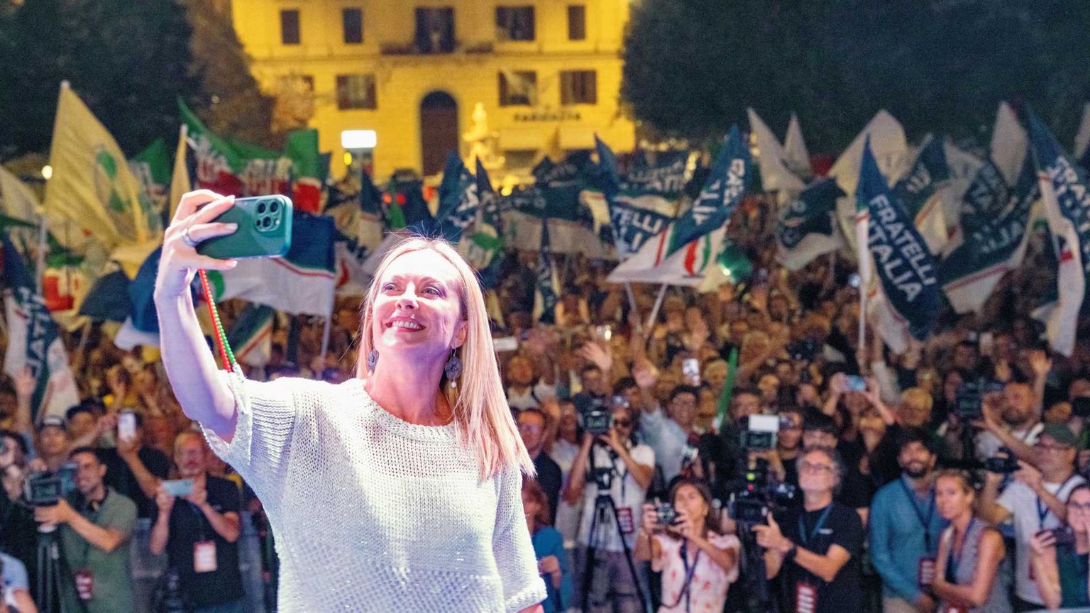 Dalla sanità alle campagne d'odio: è iniziato il duello Meloni-Schlein