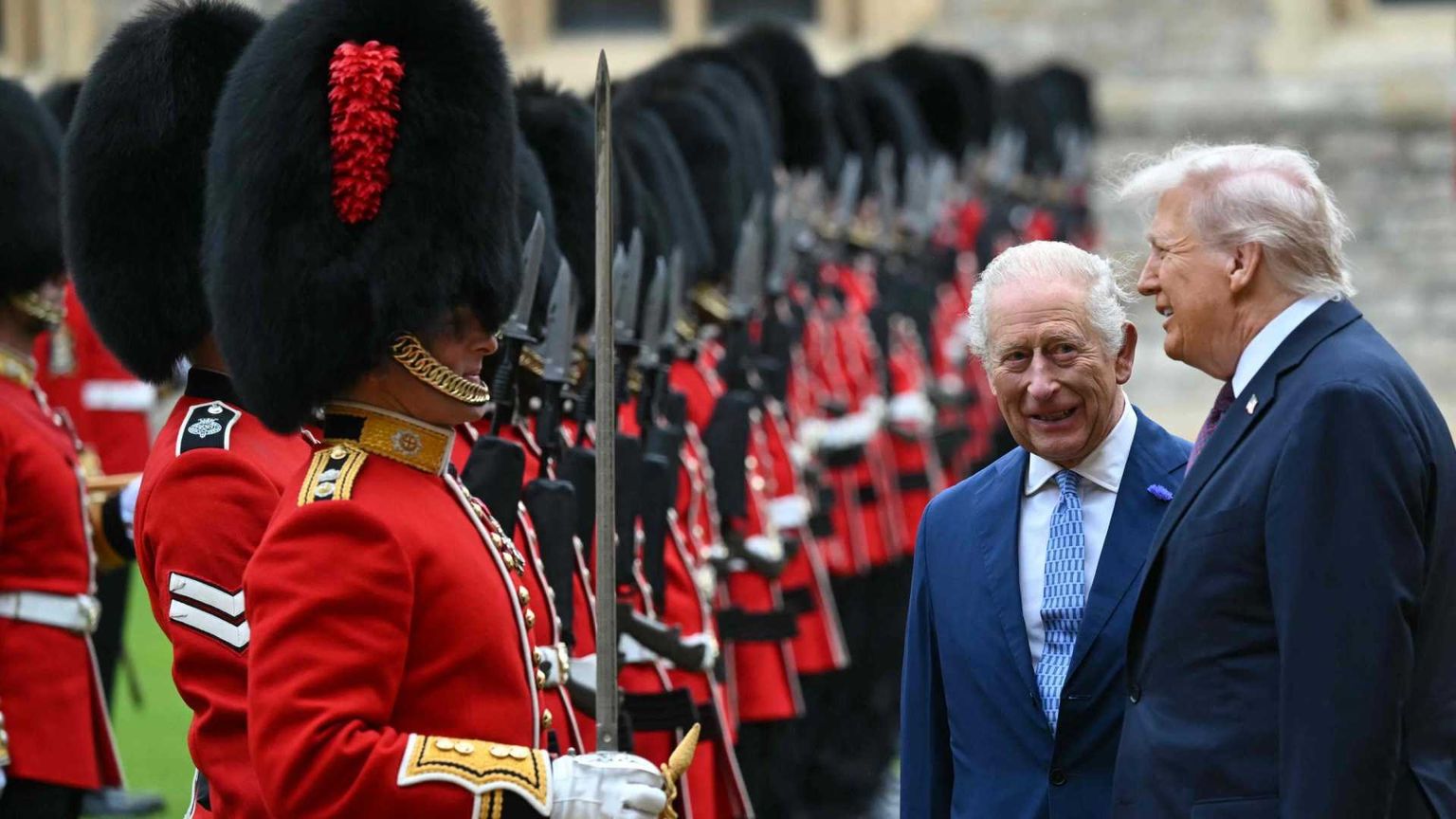 Ecco i motivi per cui Trump a Londra ha avuto un'accoglienza regale