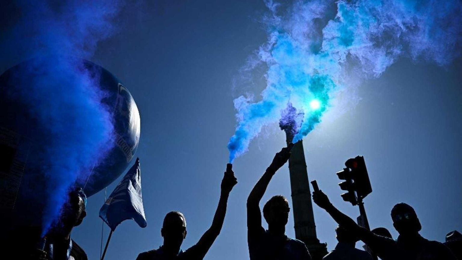 Siamo come cavernicoli hi-tech, dobbiamo disarmare le parole