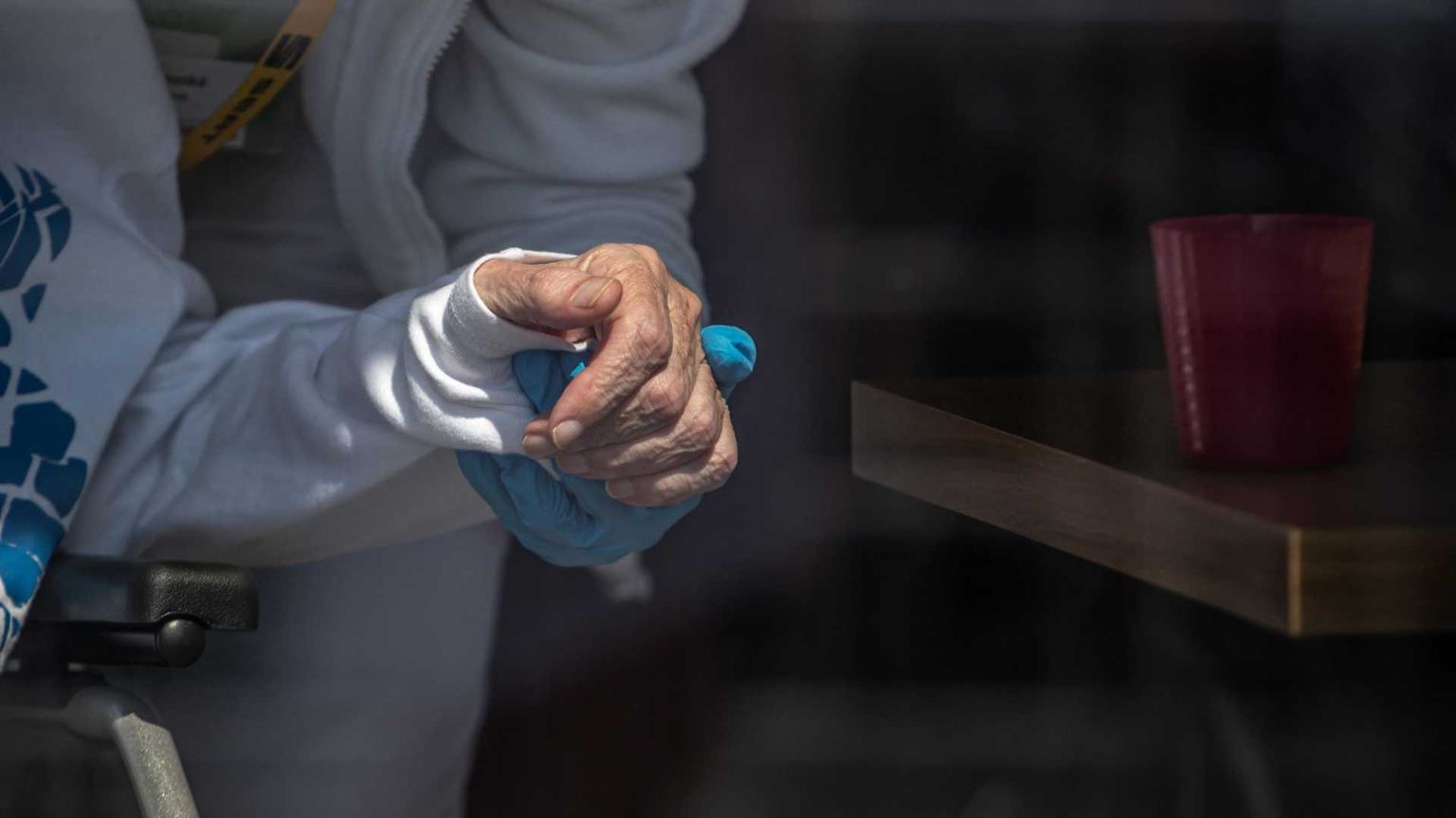 I piccoli gesti che rallentano l’Alzheimer e aiutano le famiglie