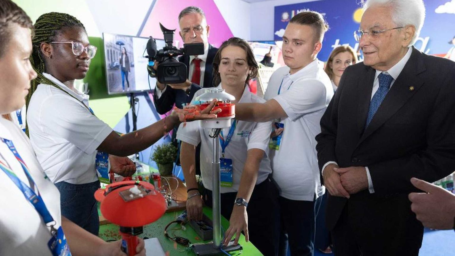 Mattarella: la scuola costruisce comunità