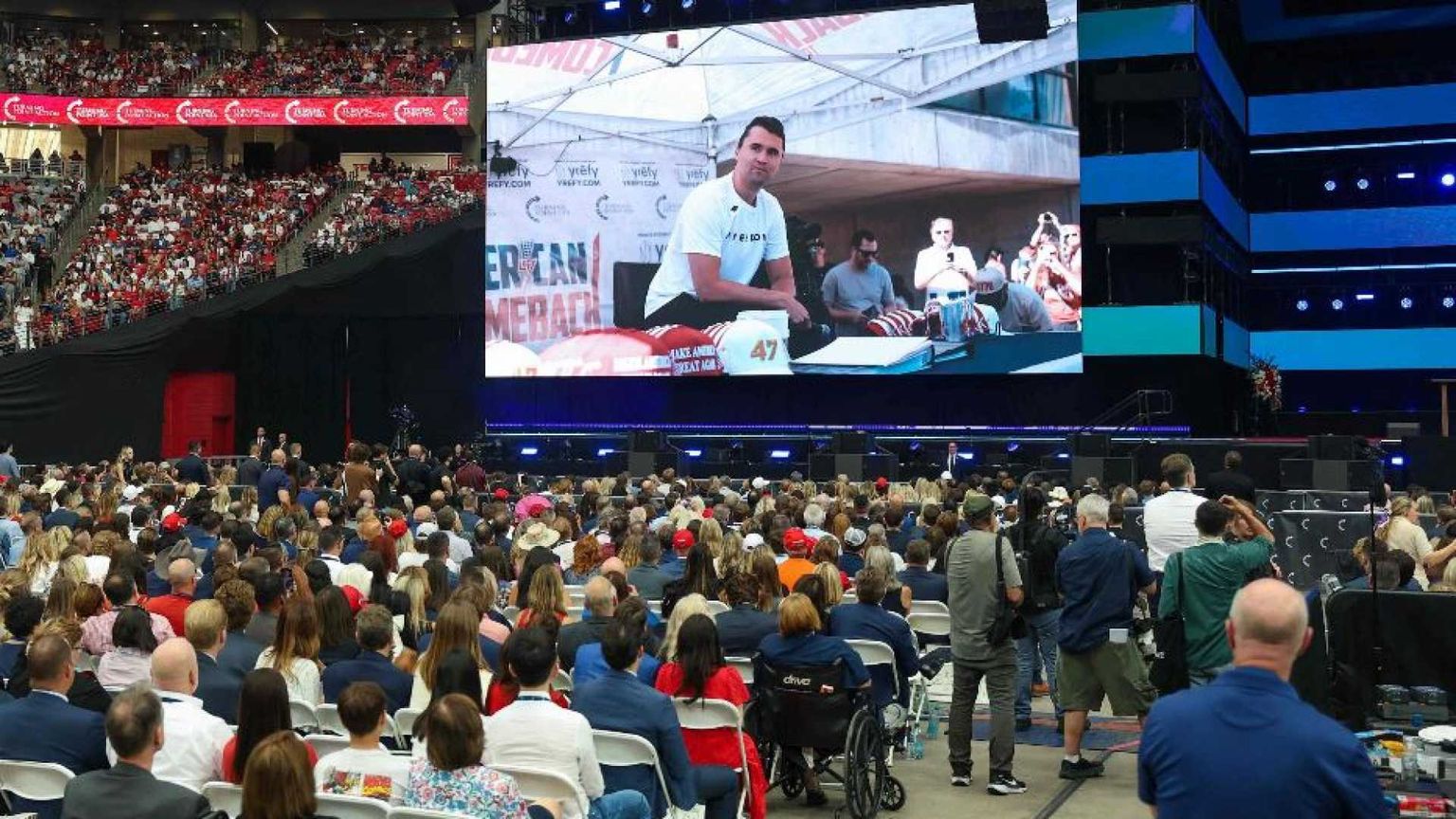 Il funerale di Charlie Kirk: le parole di Trump, il perdono della vedova