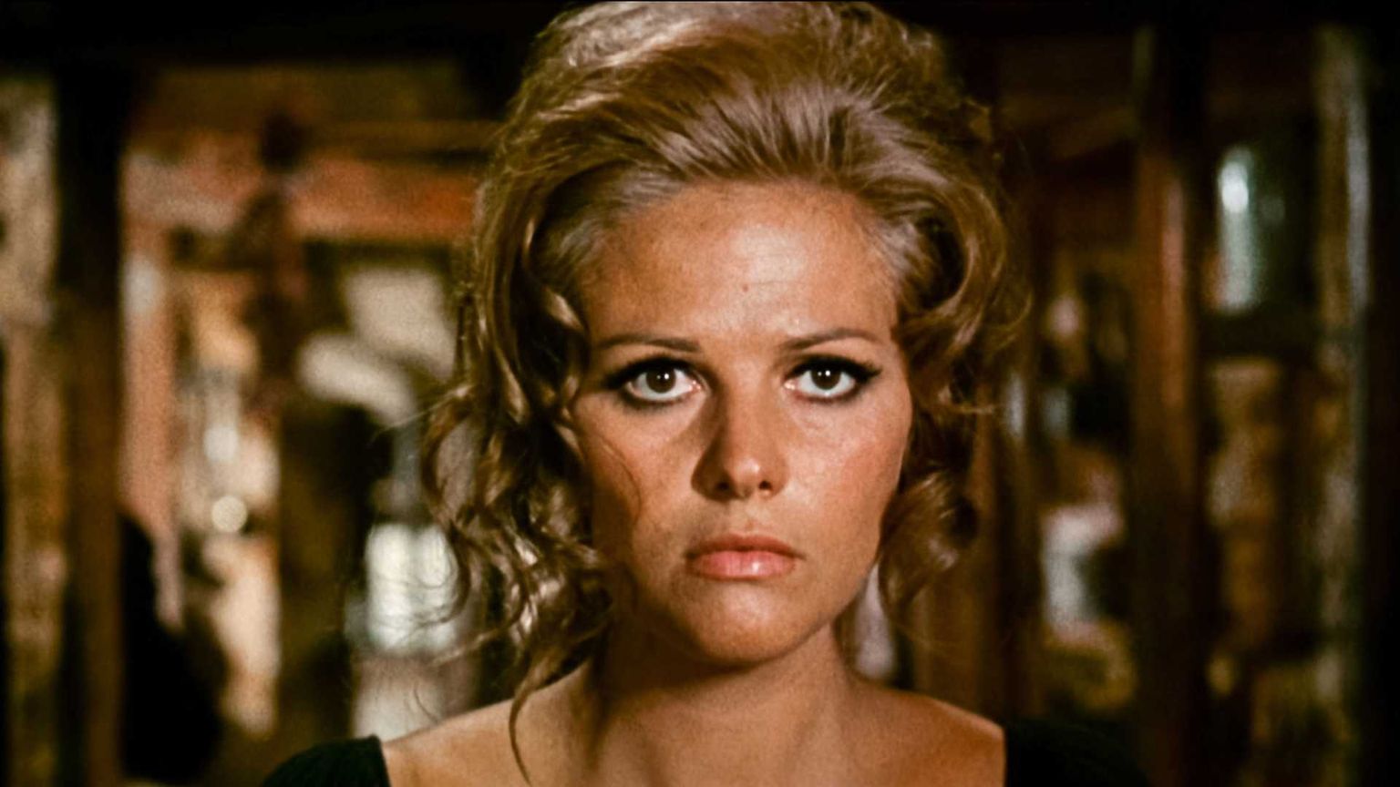 Quella valigia piena di personaggi che si è portata via Claudia Cardinale