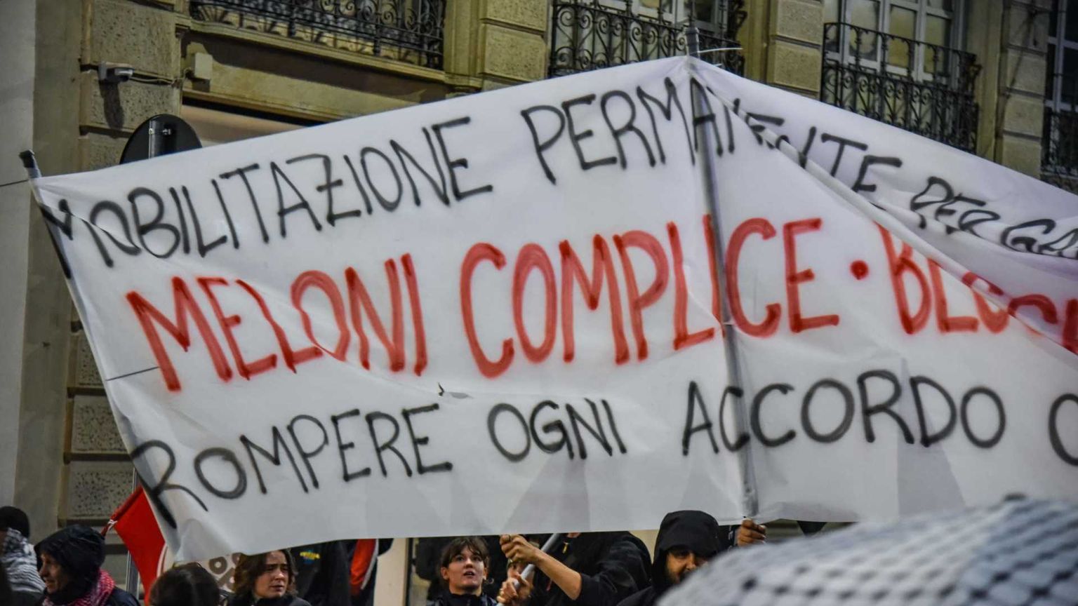 Perché su Gaza l'esecutivo è in imbarazzo (e non in sintonia con il Paese)