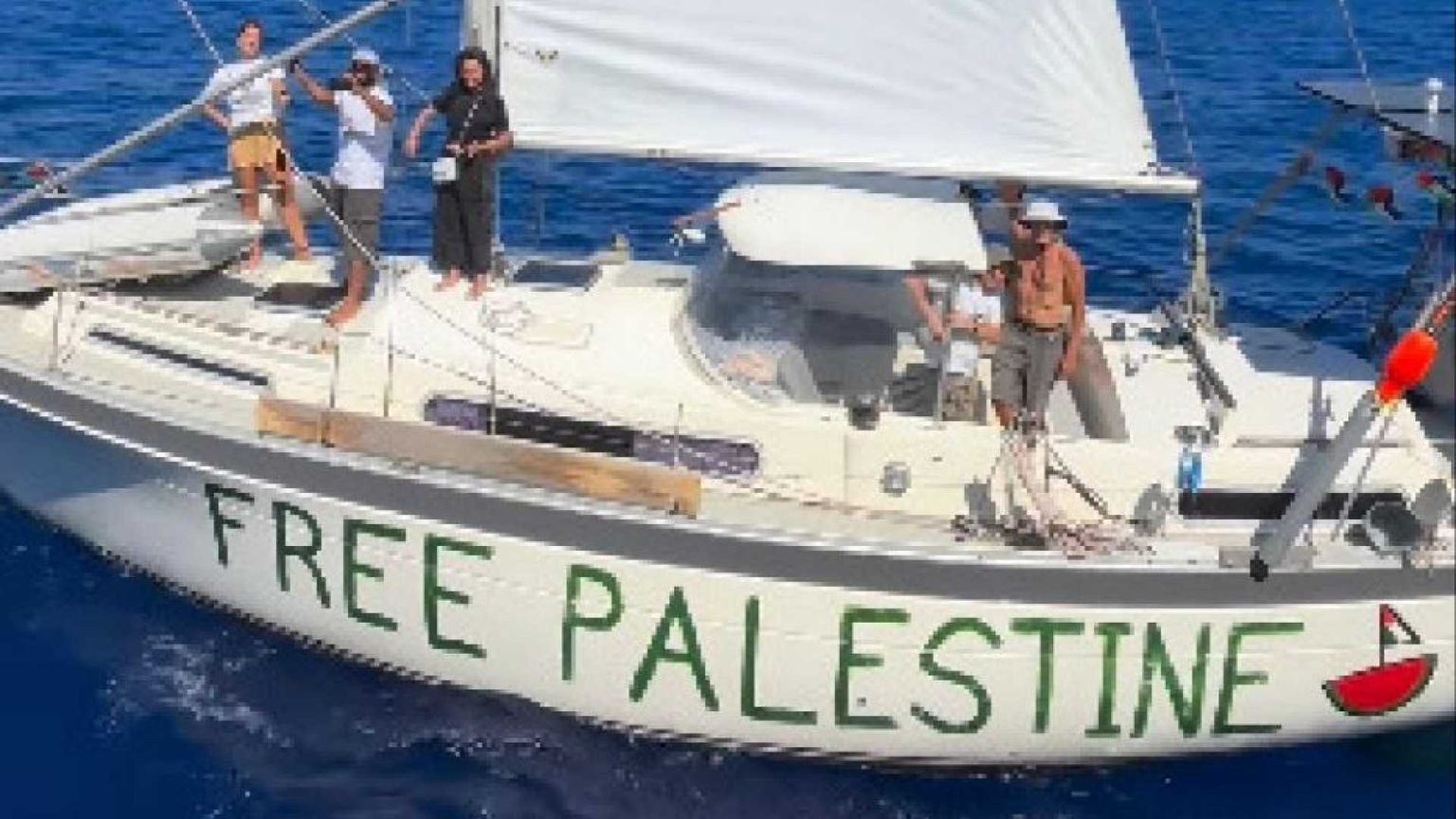 I parlamentari, gli attori, i politici: chi c'è a bordo della Flotilla