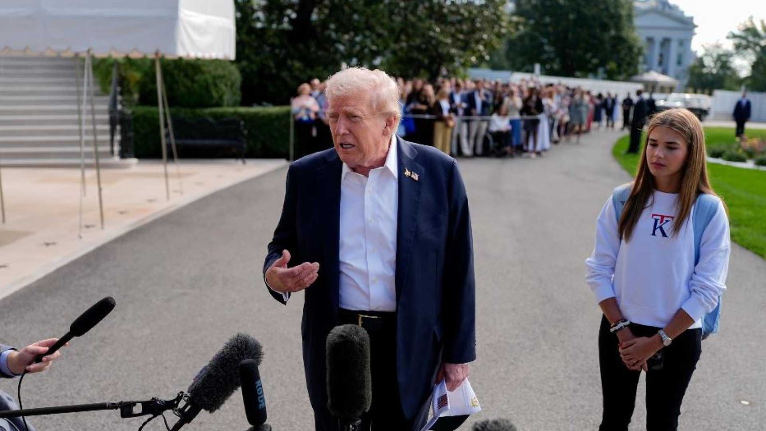 Trump testimonial dei vestiti della nipote. Alla Casa Bianca