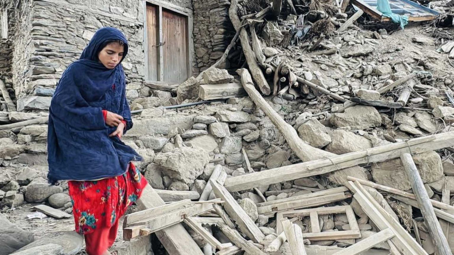 Nei villaggi, tra le donne afghane cancellate dal sisma di un mese fa