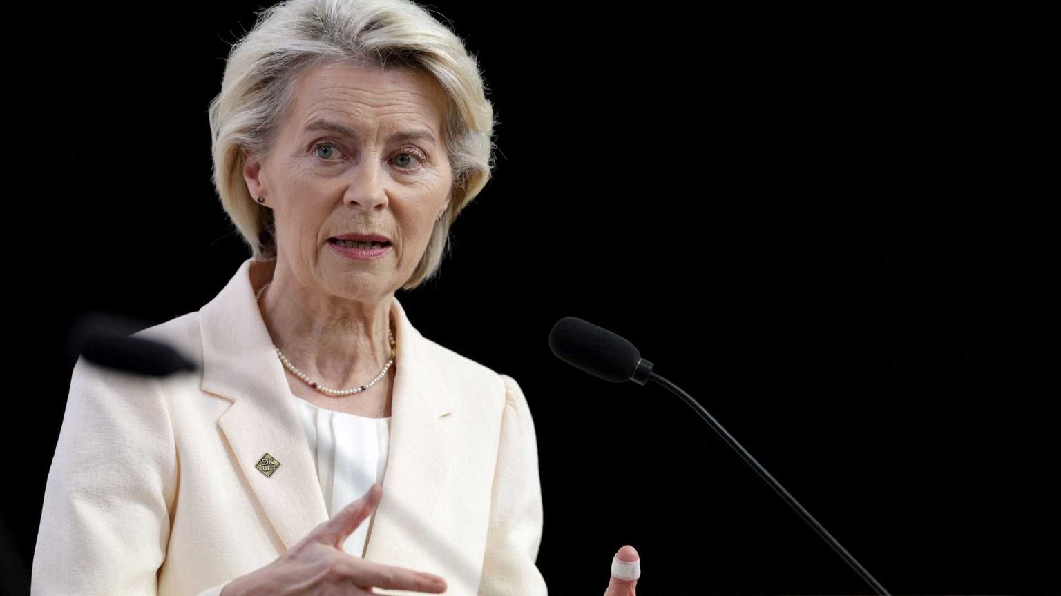 Cos'è la "guerra ibrida" di Mosca e perché preoccupa l'Europa