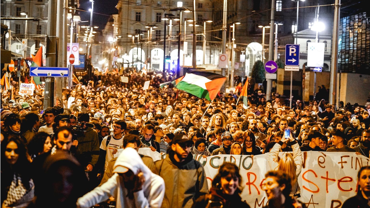 Pro-Pal “celebrano” il 7 ottobre: scontri con la polizia