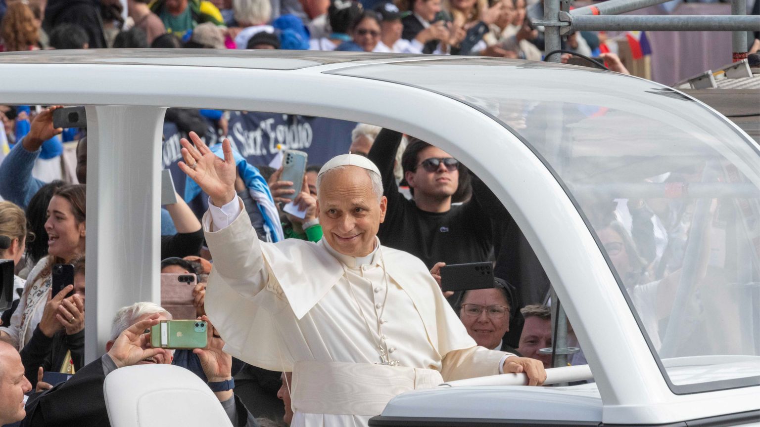 Vaticano, 5 ottobre 2025. Papa Leone XIV presiede la Messa per il Giubileo dei Missionari