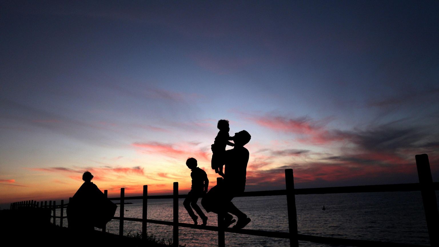 Una famiglia sul mare di Gaza prima che scoppiasse la guerra