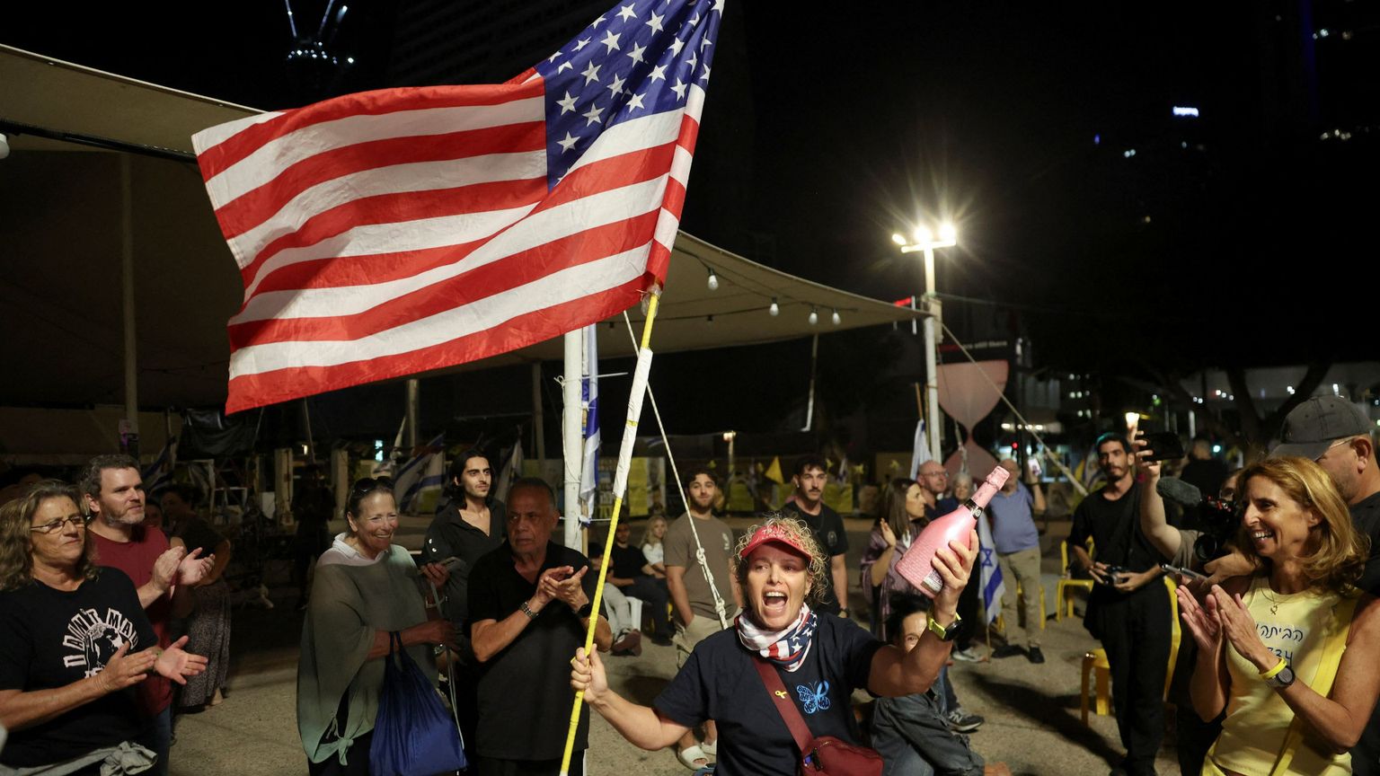 C'è l'accordo per la tregua. L'annuncio di Trump, gioia a Gaza e Tel Aviv