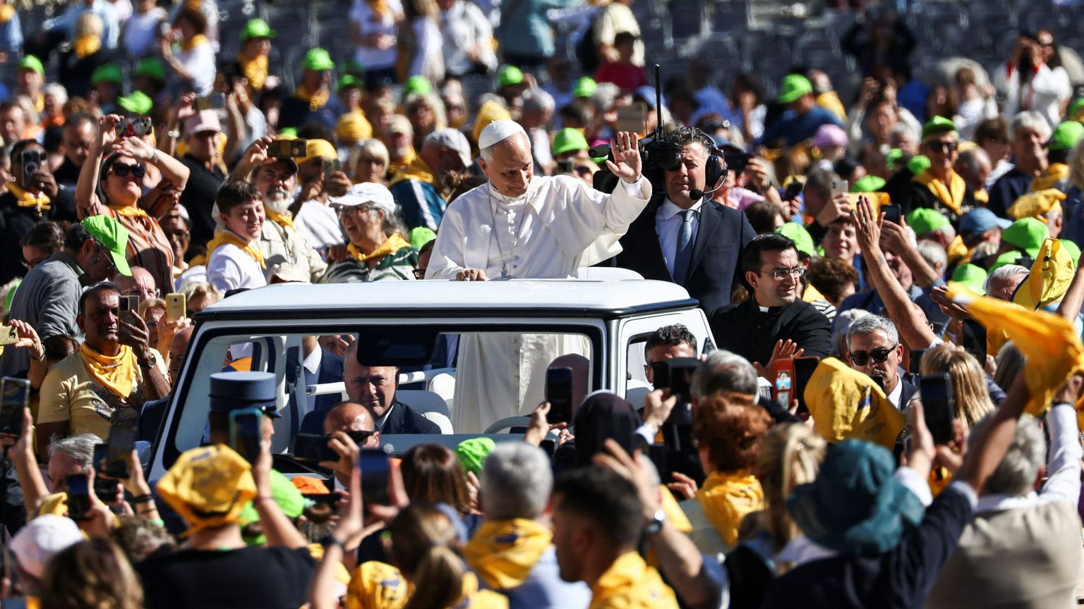 Il Papa e il dramma licenziamenti: sia garantito il lavoro. «La Chiesa stia presso le fabbriche»