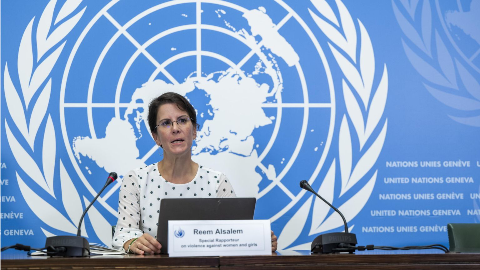 «Le donne non sono incubatrici umane, la maternità surrogata è violenza»