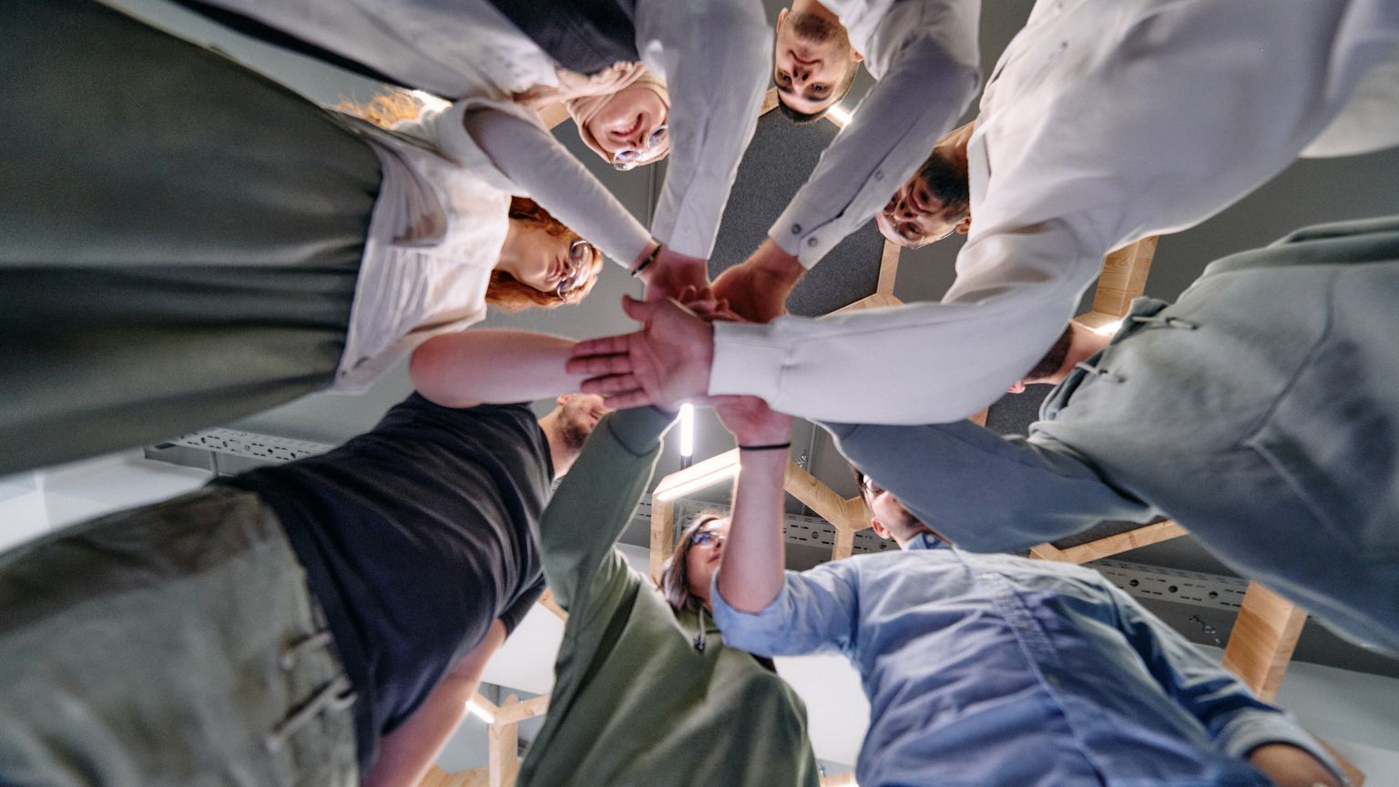 Il dolore dei ragazzi "spensierati". Silenzio che chiede ascolto