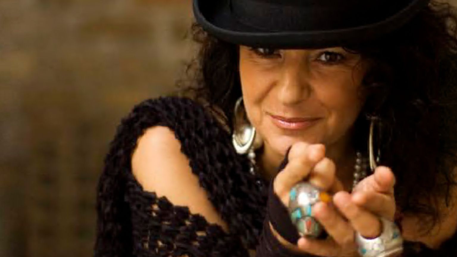 Aida Satta Flores torna con "Volver", album di denuncia