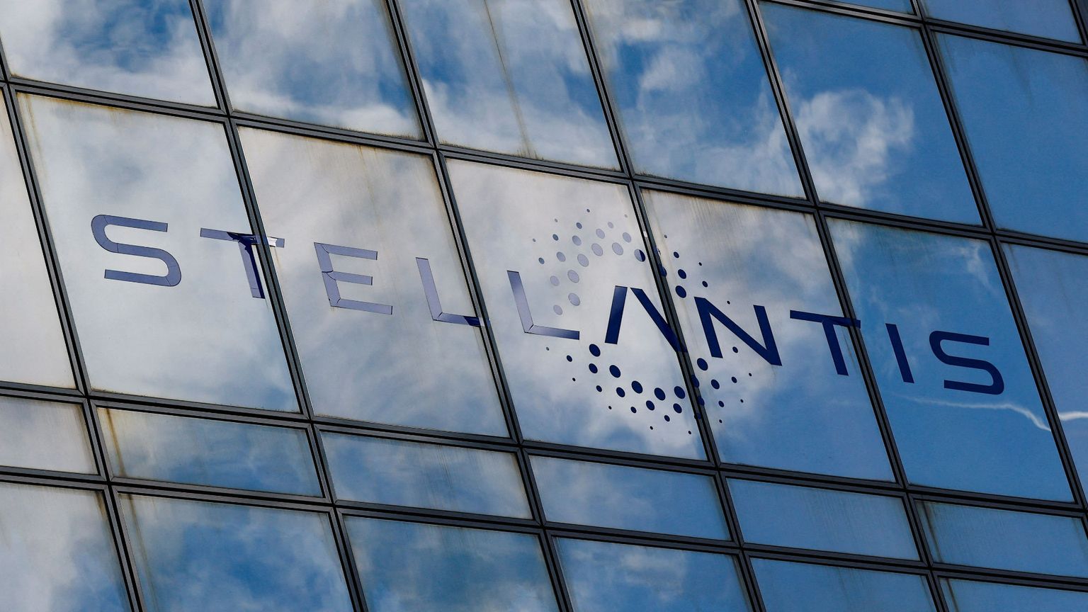 Stellantis investe 13 miliardi negli Usa. Ma in Italia la produzione crolla