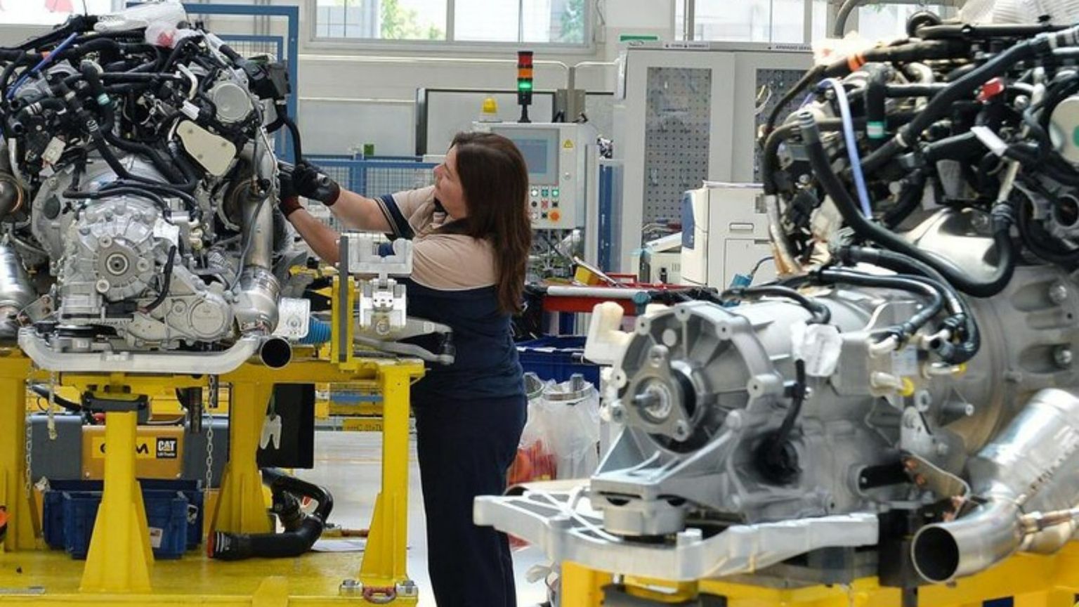 Si vendono sempre meno auto: ecco perchè è un incubo per 170mila italiani