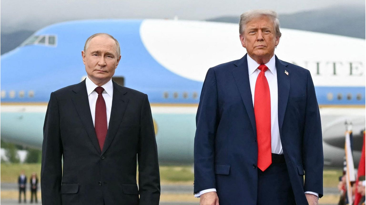 I presidente Putin e Trump nel momento del loro arrivo in Alaska lo scorso agosto
