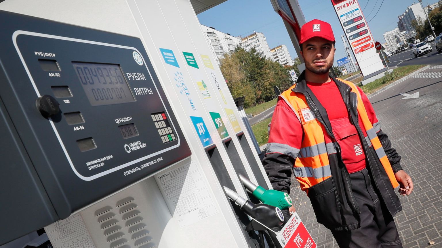 Se il prezzo della benzina può azzoppare lo zar più della guerra