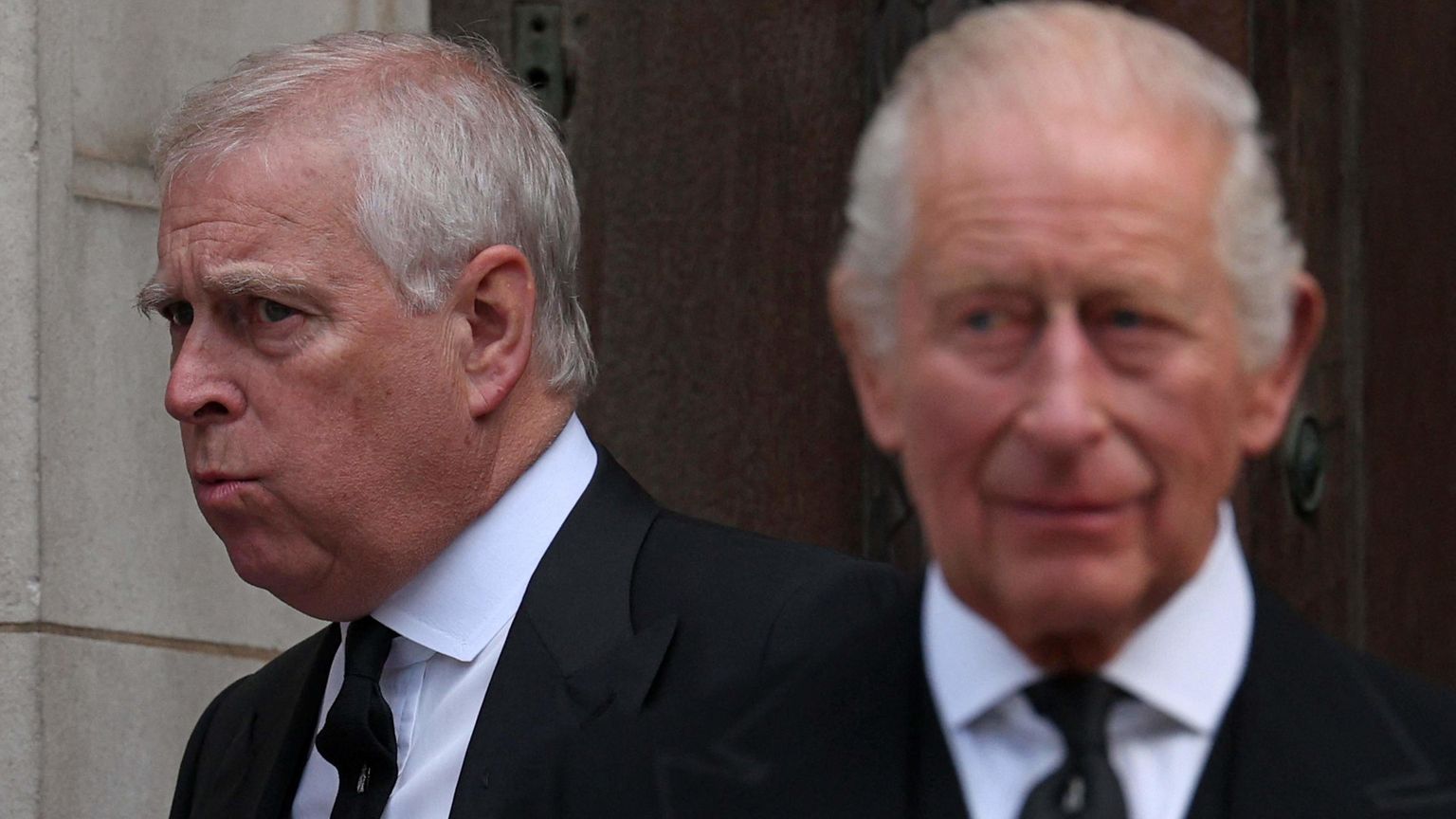 Il principe Andrea rinuncia al titolo reale