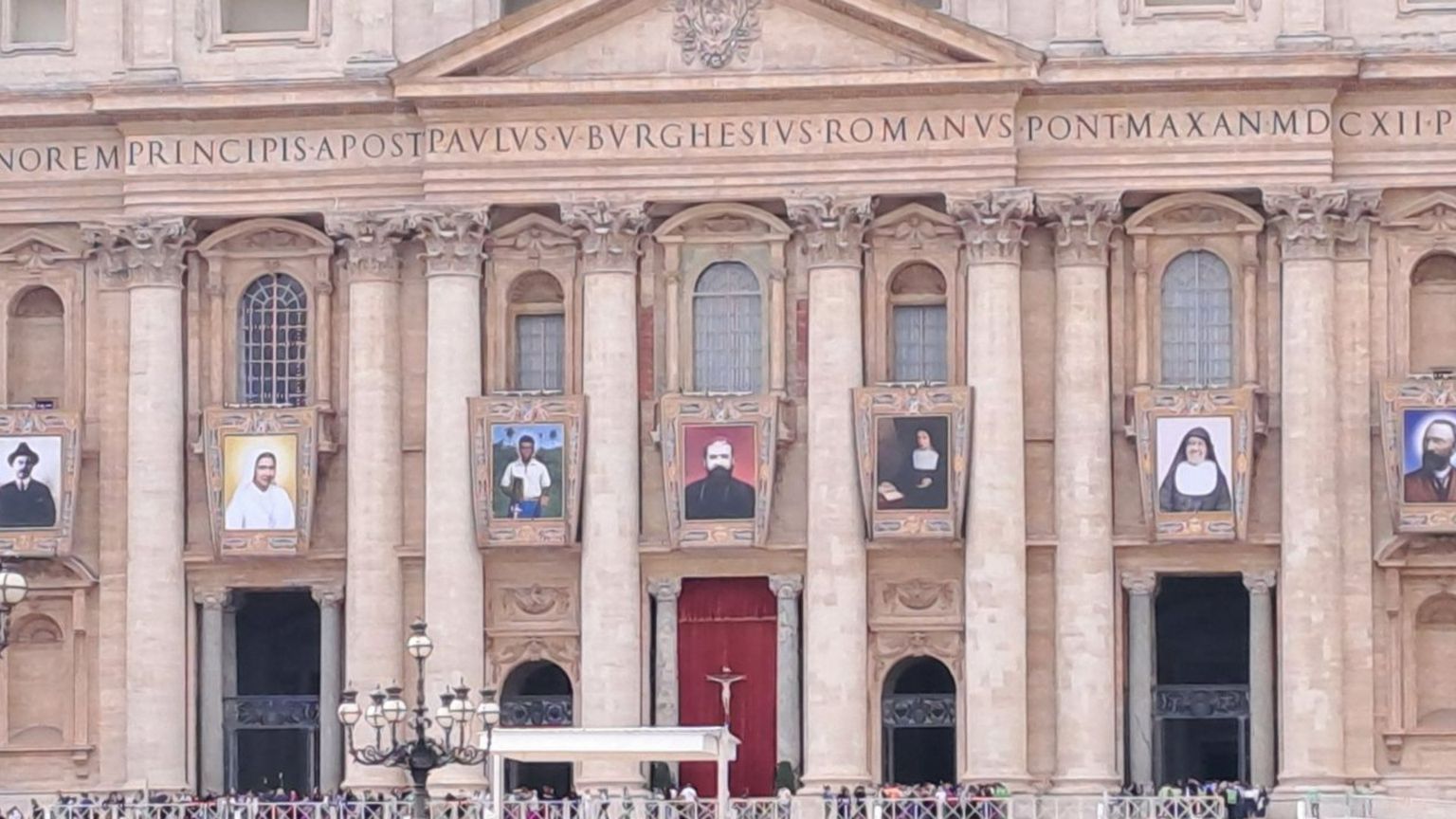 Semeraro: «Sette nuovi santi che ci insegnano ad abbracciare i poveri»