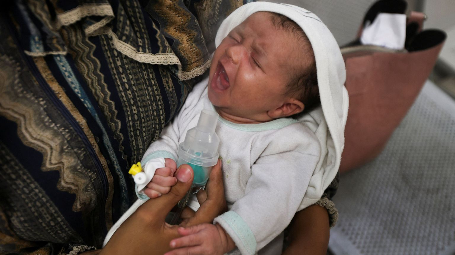 A Gaza 5 lettere sul braccio dicono se un bimbo ha perso tutto