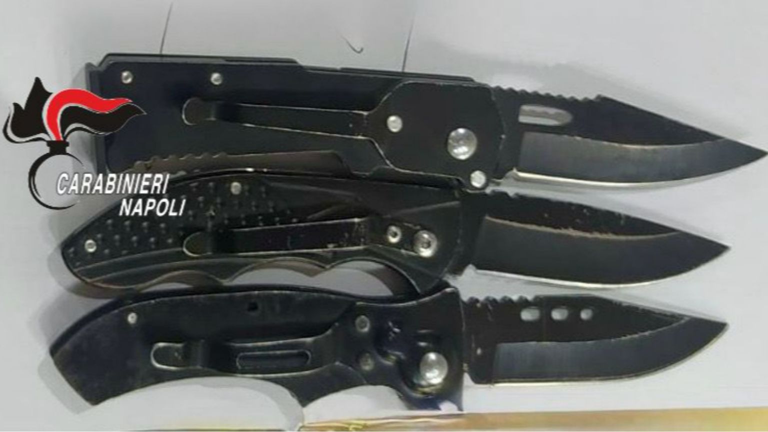 I ragazzini di Caivano a scuola con i coltelli e una domanda: perché?