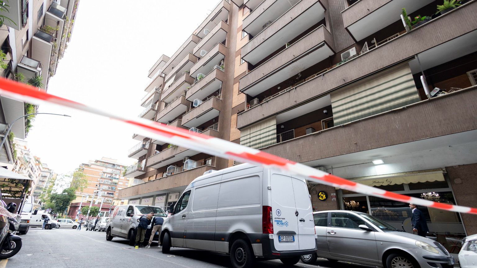 Nella foto l'immagine la via dell'incidente al bimbo precipitato dal balcone