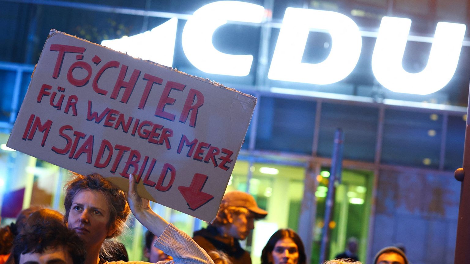 La sterzata a destra di Merz spacca la Cdu e l'Afd incassa