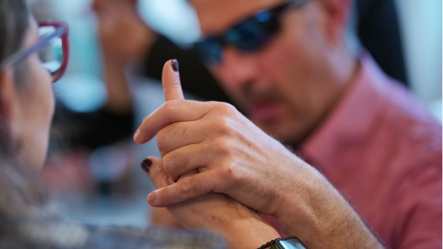 Indipendenza di vita e società accessibile: le persone sordocieche lottano anche per noi