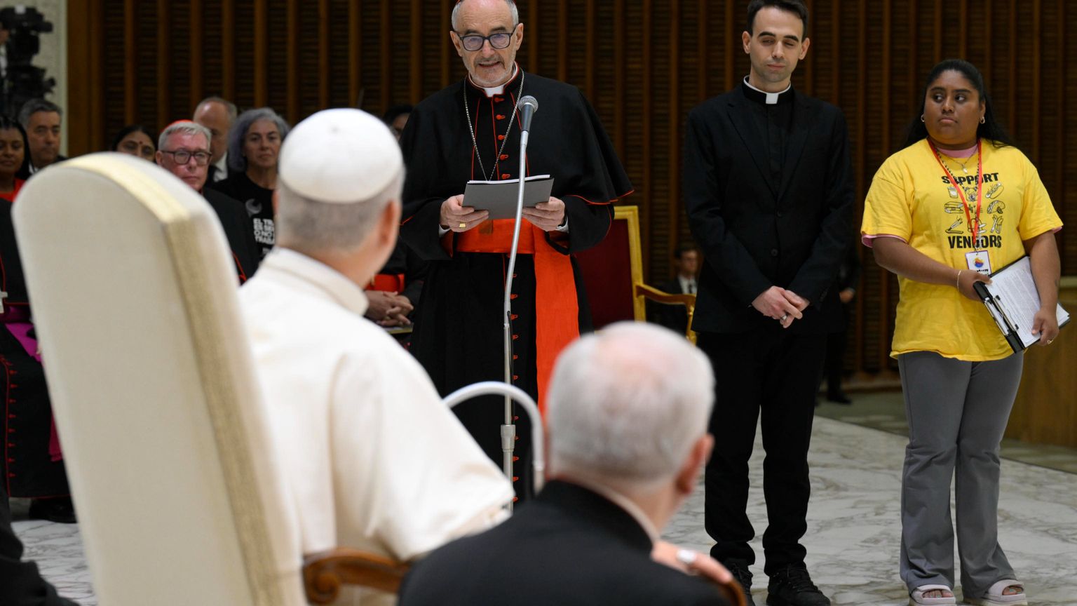 Il Papa durante l'udienza coi rappresentanti dei movimenti popolari