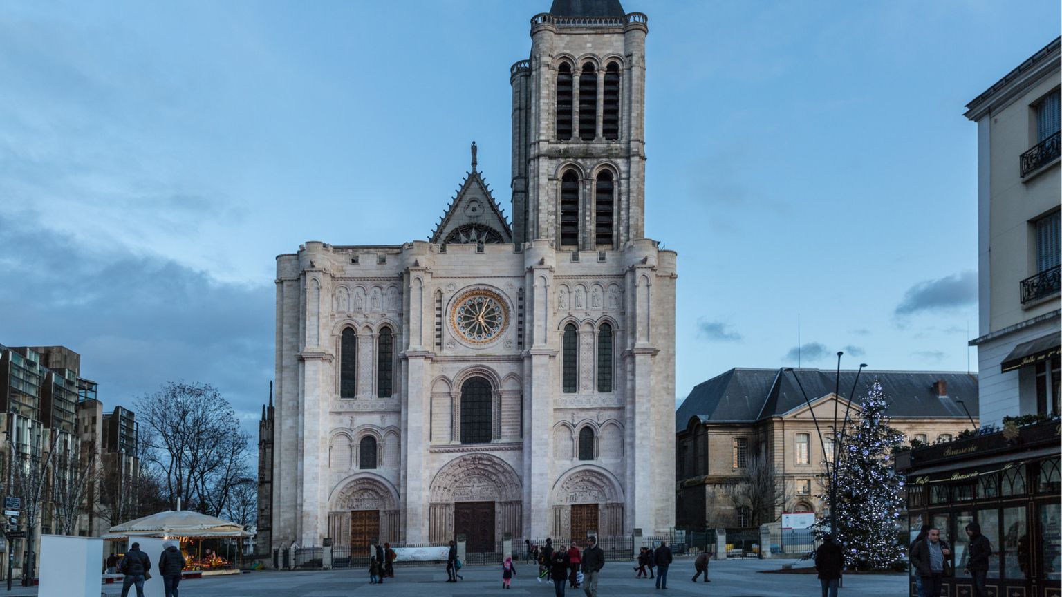 Così, con la luce della pietra, Saint-Denis infiammò l’Europa
