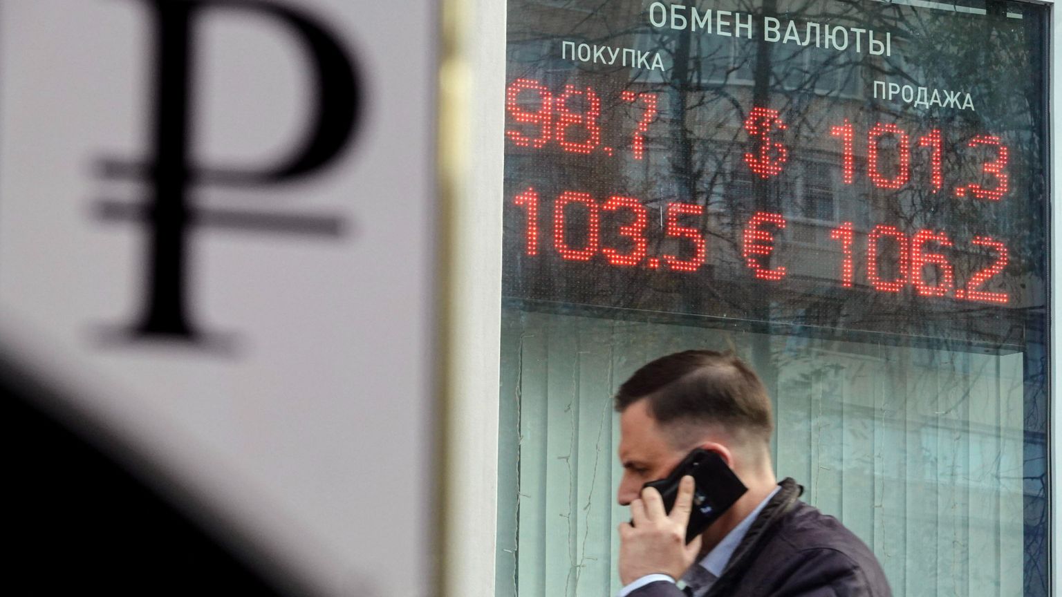 A Mosca, in fila allo sportello della Sberbank. «Vuole criptovalute?»