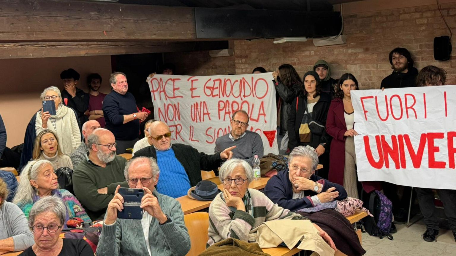 L'incontro con Fiano a Venezia è stato impedito dai pro-Pal
