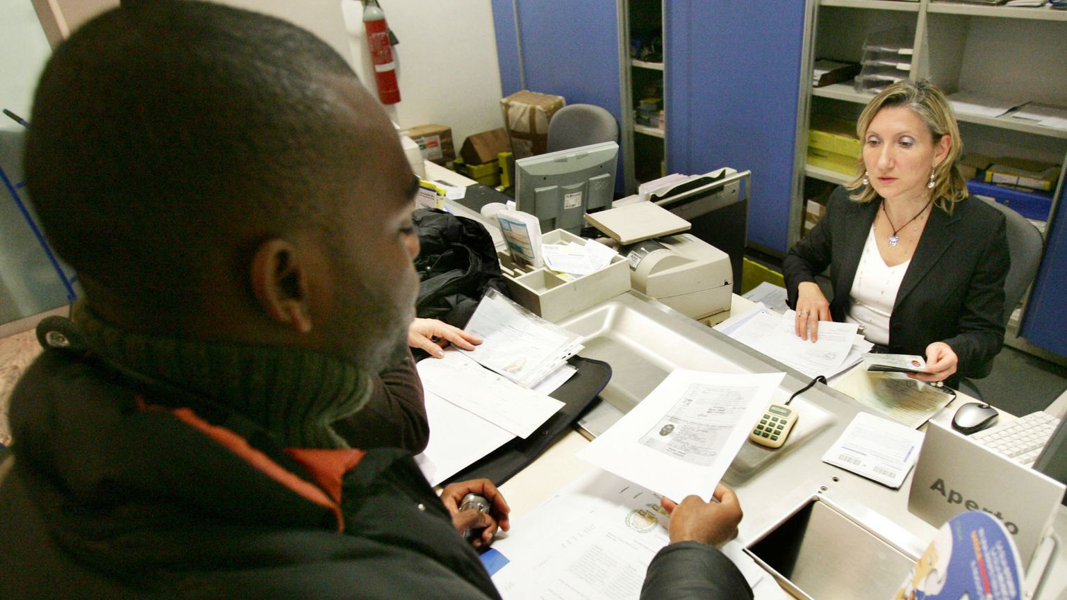 Per i migranti aprire un conto corrente in Italia è ancora un’odissea