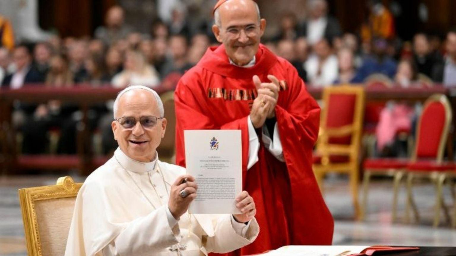 Il Papa dopo la firma del documento sull'educazione