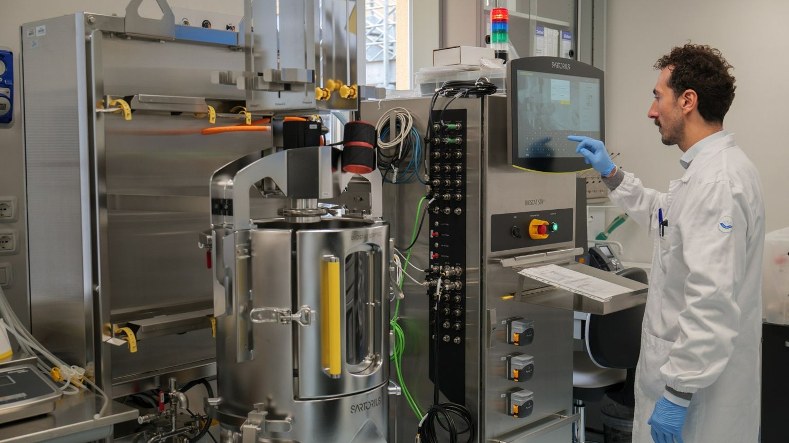 Uno dei moderni macchinari del laboratorio di terapia genica che permetterà di produrre e infialettare i farmaci. Ufficio stampa Bambino Gesù