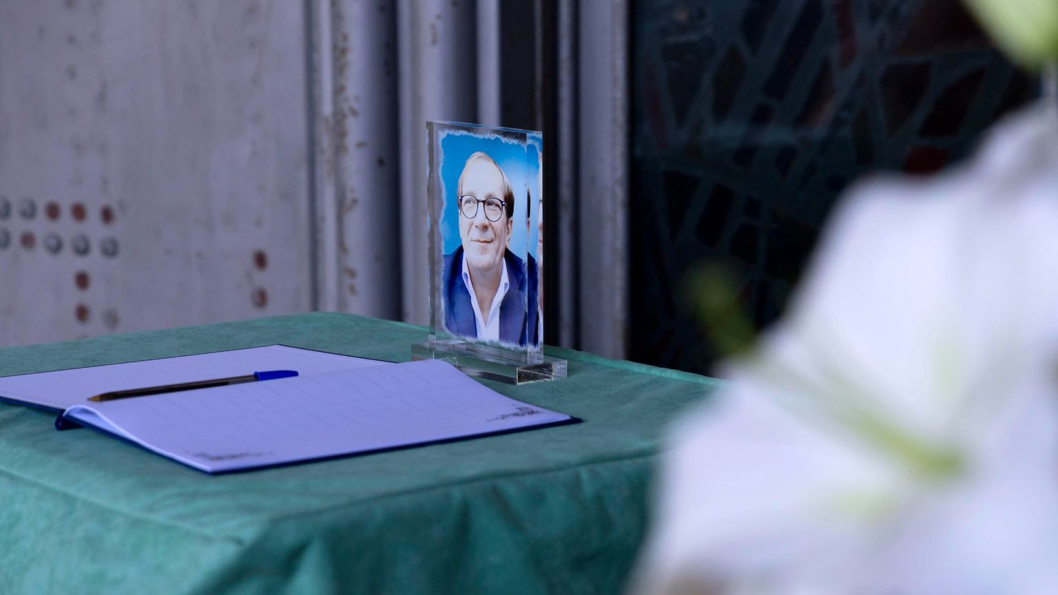 L'addio all'autista: l'impegno del vescovo, le parole del fratello prete