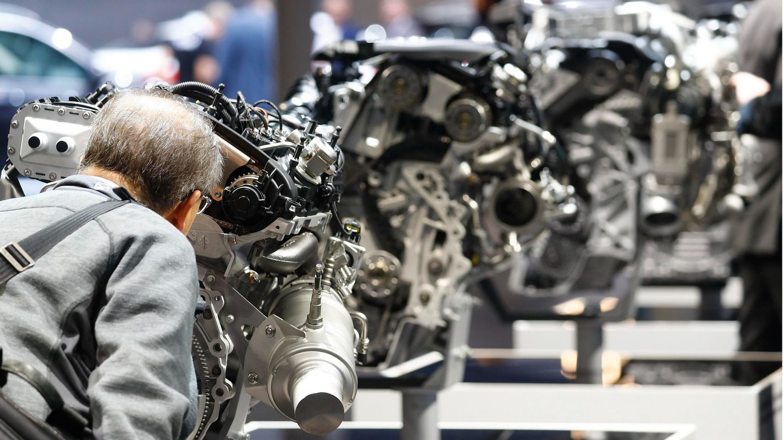 L'automobile dà i numeri: scopriamo cosa le accadrà da qui al 2030