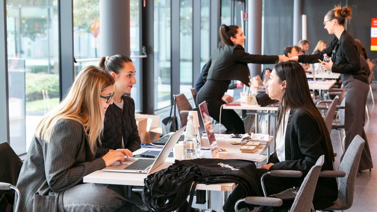 Cosa chiedono davvero le aziende ai giovani neolaureati