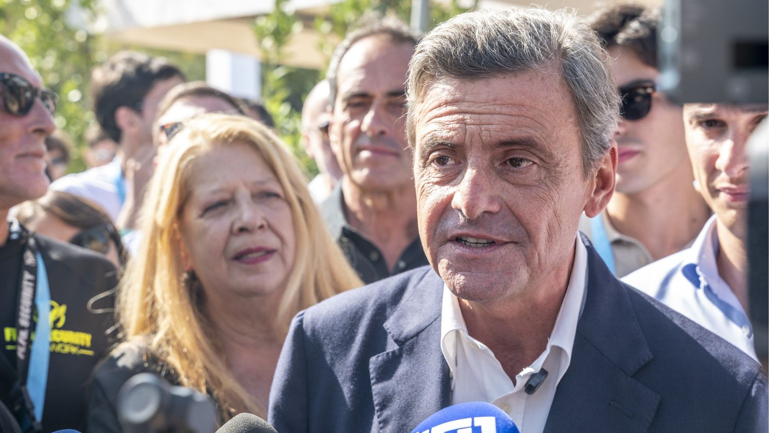 Calenda: «Una manovra che dà poco a tanti. Non funziona»