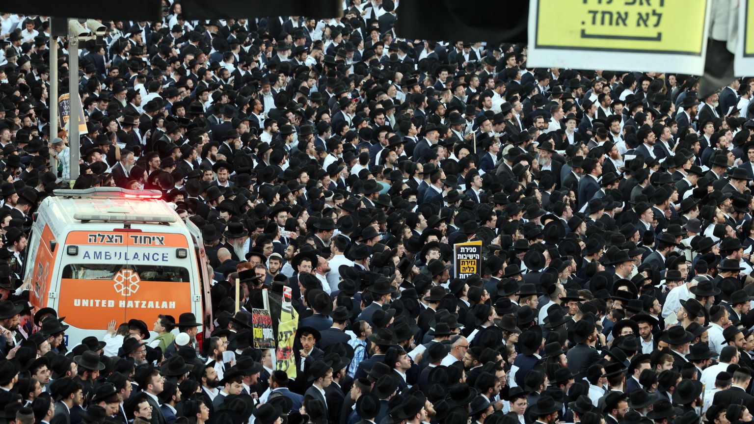 Duecentomila ortodossi invadono Gerusalemme: no alla leva