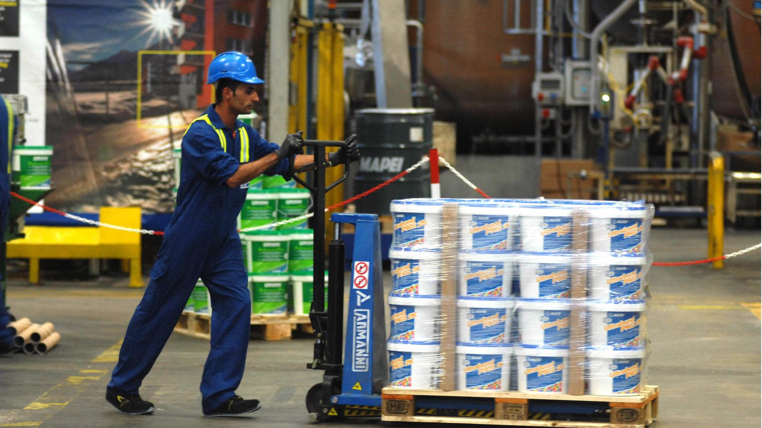 La segregazione lavorativa dei migranti: in Italia retribuzioni inferiori del 45%