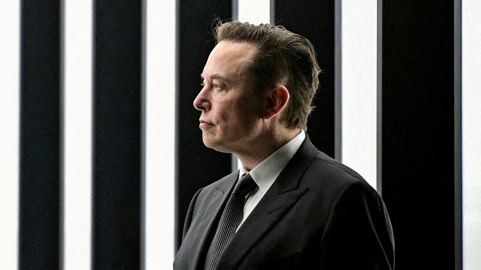 Elon Musk e mille miliardi di passi indietro