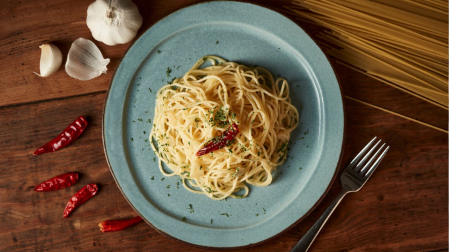 Una semplice pasta aglio, olio e peperoncino