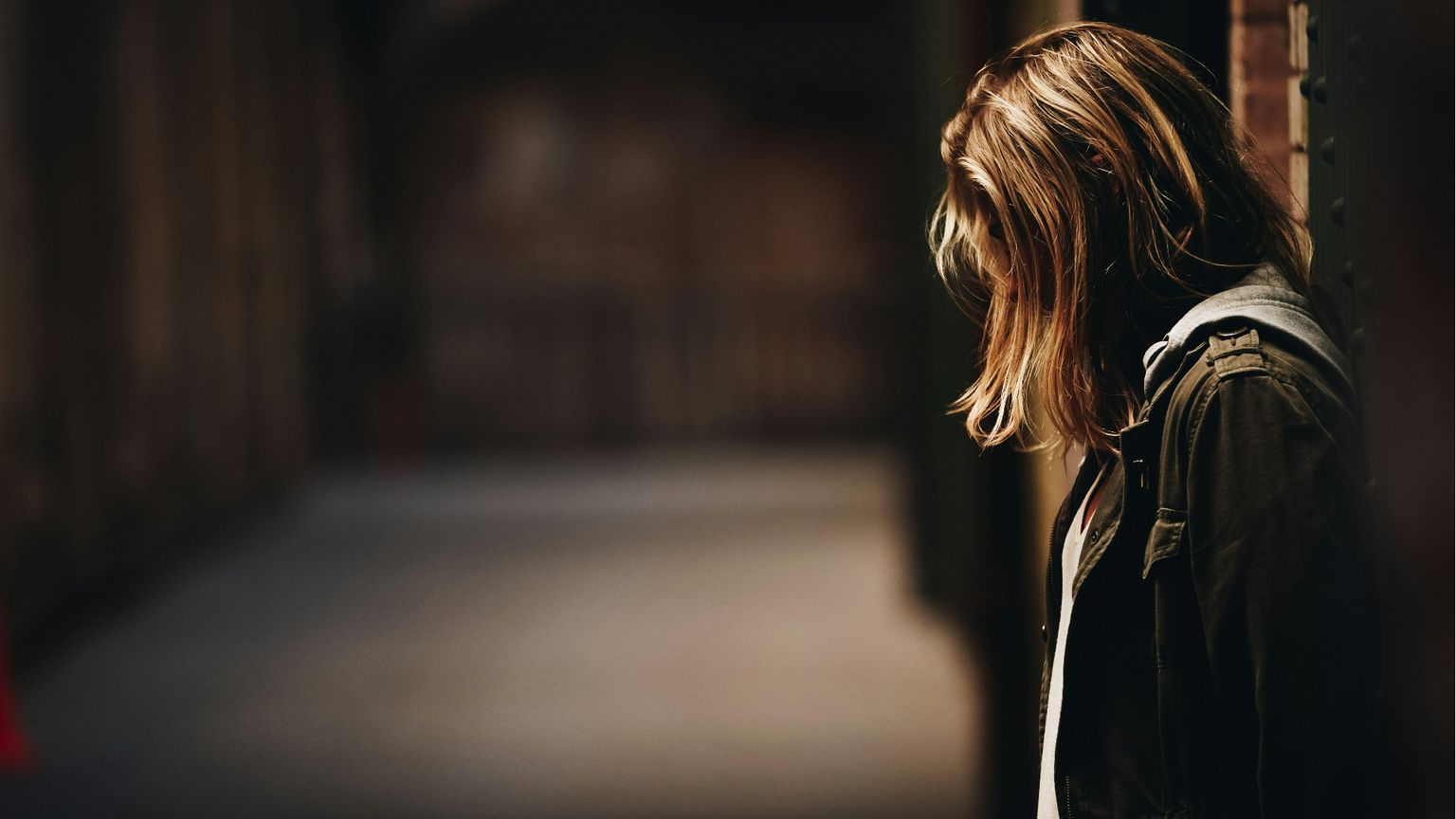 Gli effetti collaterali della violenza sulle donne: povertà e meno cure